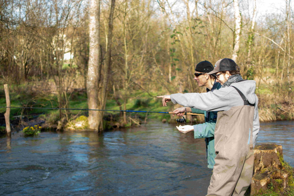 Situation de guidage en riviere a la recherche de farios sauvage